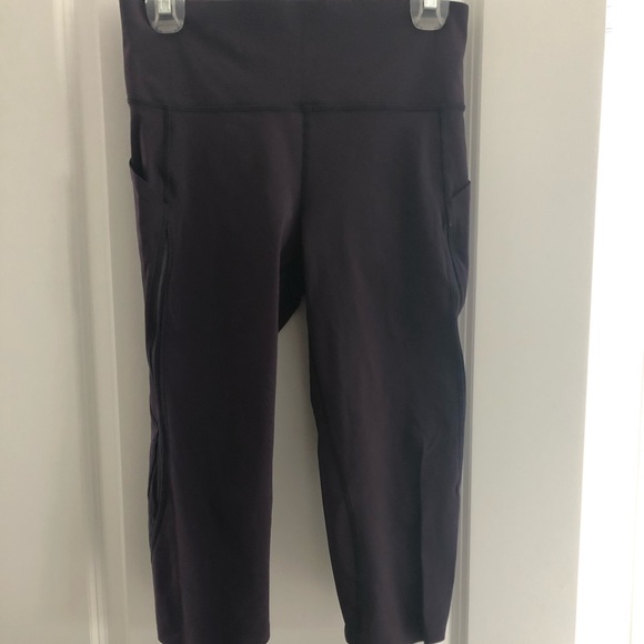Lululemon cropped leggings with mesh cutouts - Picture 1 of 4